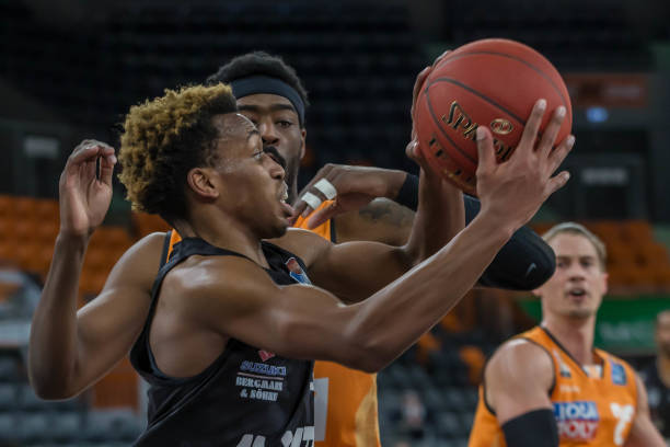 扣人心弦的 扣人心弦的