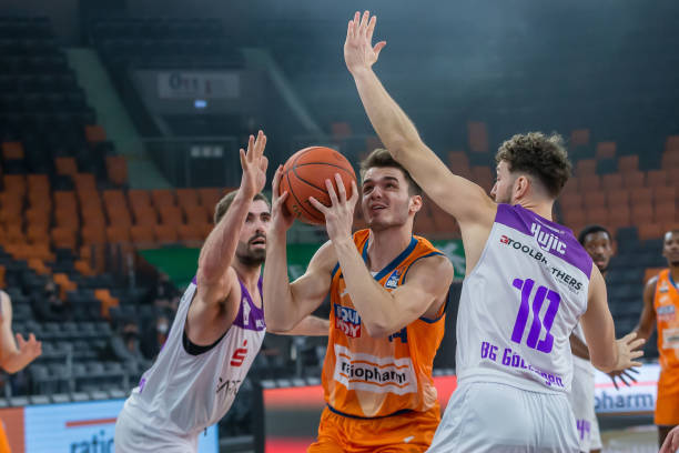 他们不仅在 他们不仅在